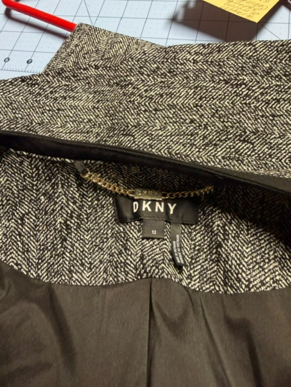 DKNY Black & White Tweed Peplum Style Hem Jacket Size 12 - Picture 9 of 9
